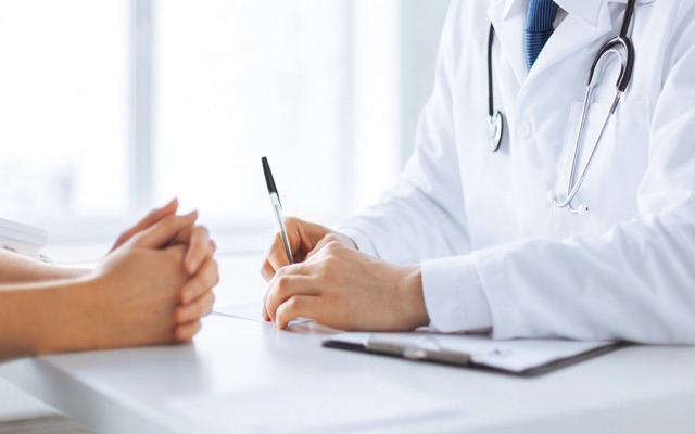 Physician-led treatment planning consultation at Renuvia Cell Institute