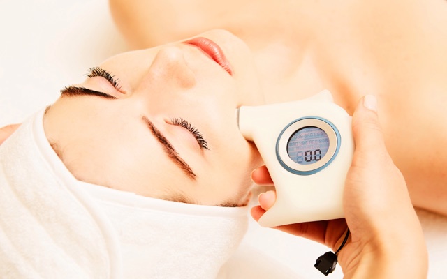 Skin analysis and quality assessment at Renuvia Cell Institute
